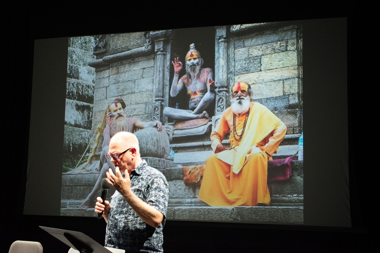 Morten Schlutter speaking onstage