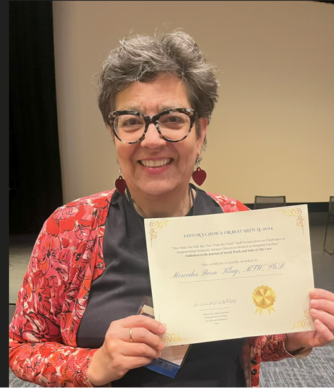 Mercedes Bern-Klug with award