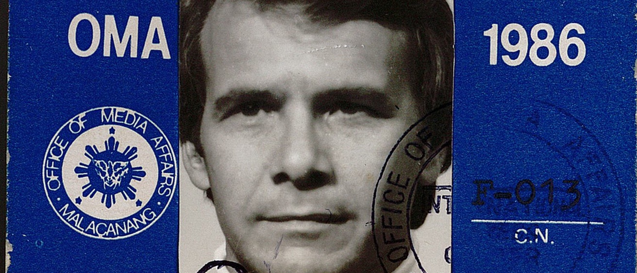 A press pass with a man's face, dated 1986.
